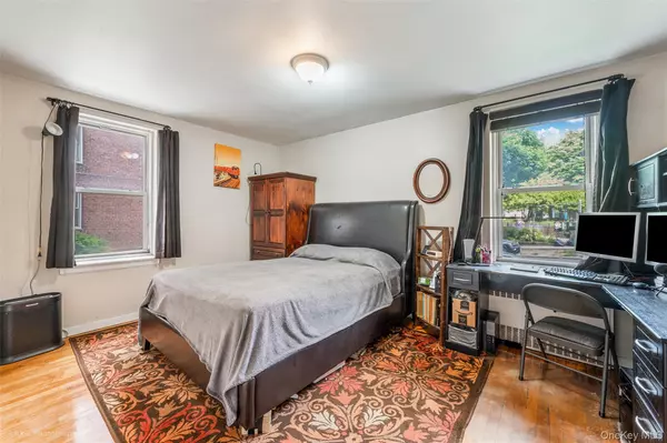 Woodside, NY 11377,39-50 52nd Streets #1B
