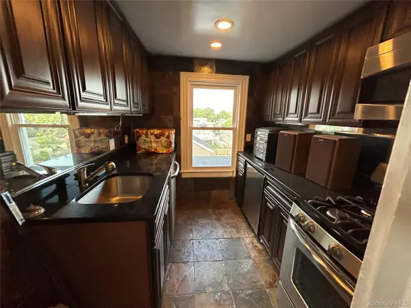 Whitestone, NY 11357,14-11 147th ST