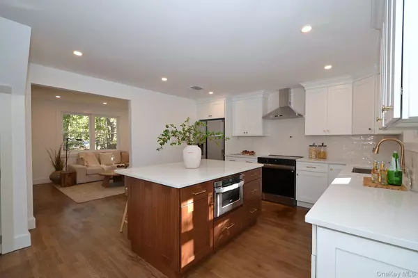 Center Moriches, NY 11934,26 Clinton ST