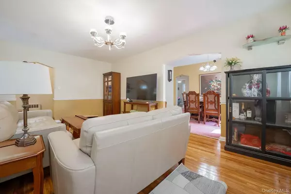 New Hyde Park, NY 11040,636 S 13th ST