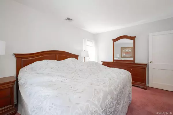 New Hyde Park, NY 11040,636 S 13th ST