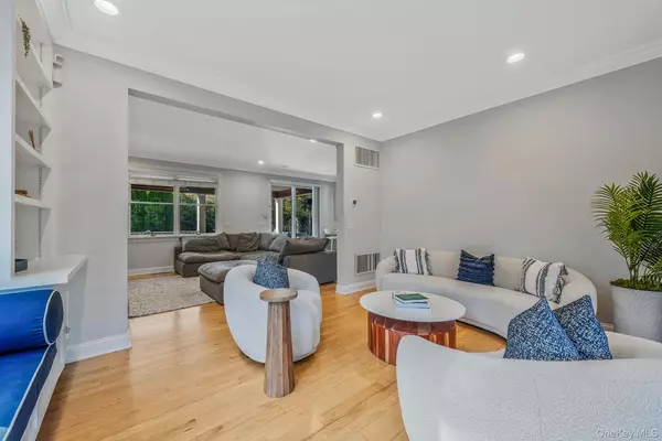 East Quogue, NY 11942,32A Vail AVE