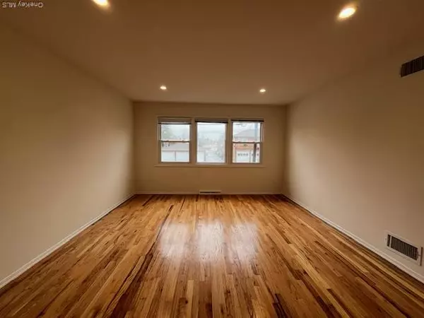 Port Washington, NY 11050,1 Inwood RD #A