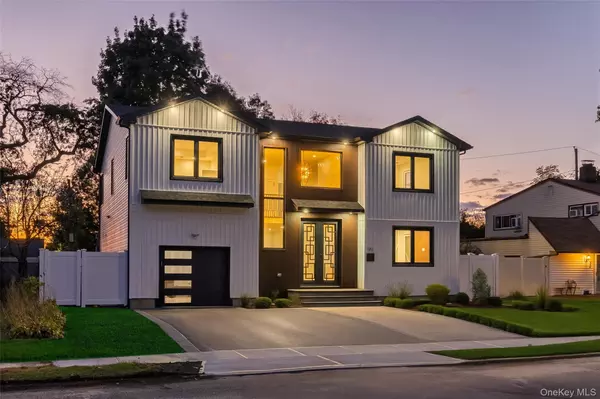 Westbury, NY 11590,182 Friends LN