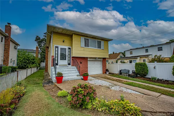 Massapequa, NY 11758,15 Major RD