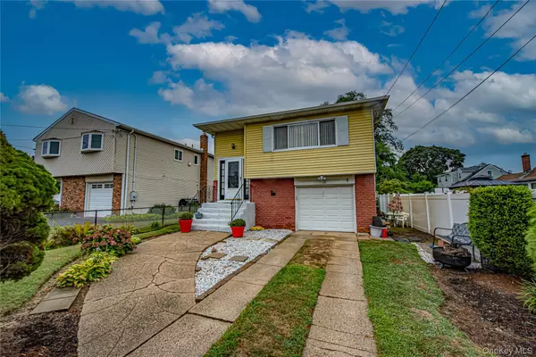Massapequa, NY 11758,15 Major RD
