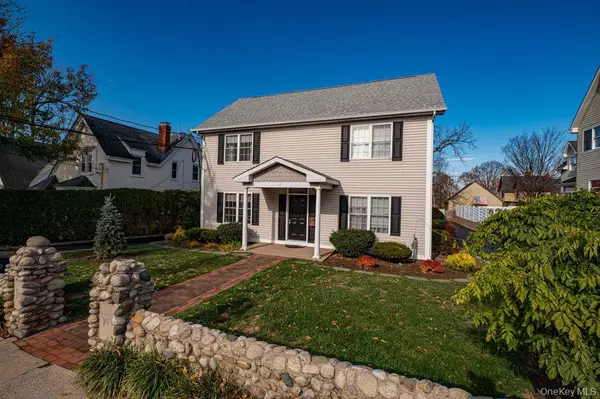 Huntington, NY 11743,17 Fairview ST