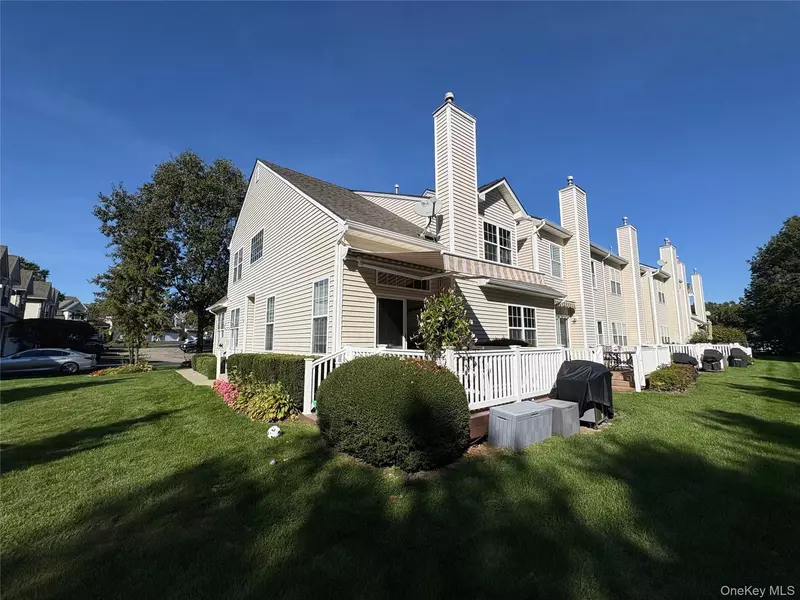 109 Manitou TRL, Kings Park, NY 11754