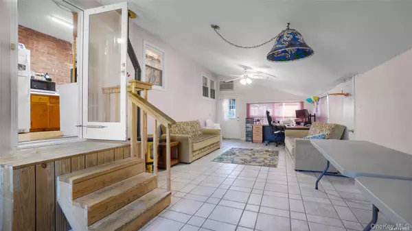 Centereach, NY 11720,11 Norman DR