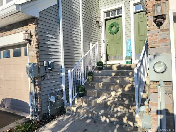 New Windsor, NY 12553,1404 Hawthorn WAY