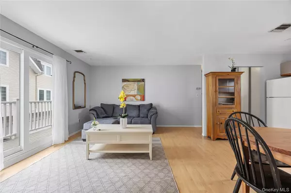 Freeport, NY 11520,116 Westend AVE #8
