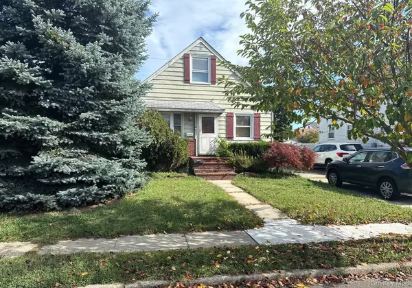 Lynbrook, NY 11563,11 Wood ST