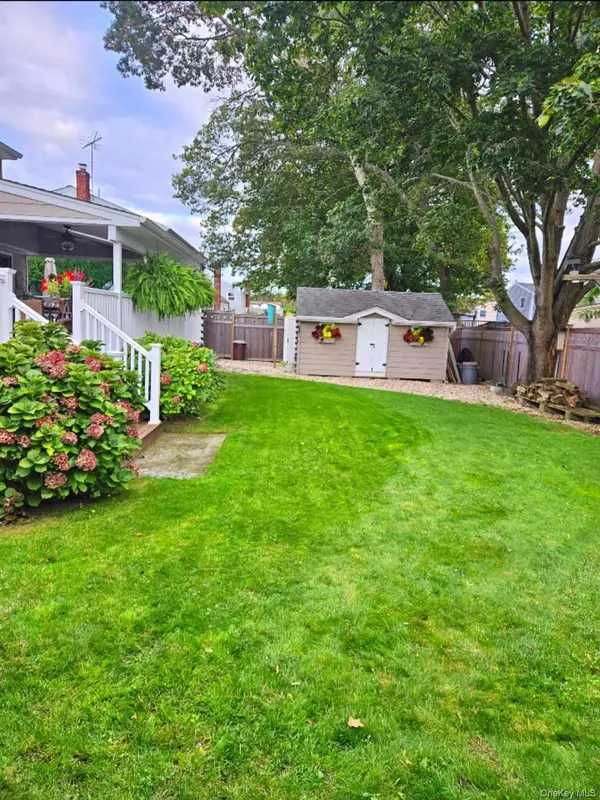 Lindenhurst, NY 11757,681 N Clinton AVE