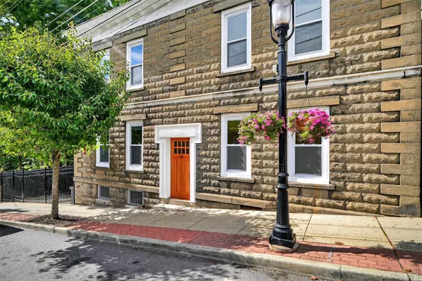 Ossining, NY 10562,79 Main ST #1W