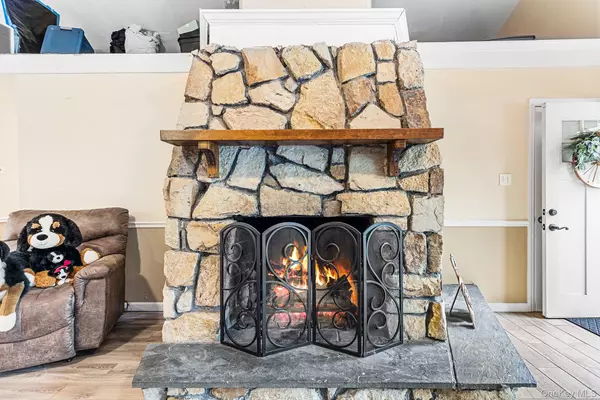 Coram, NY 11727,1066 Old Town RD