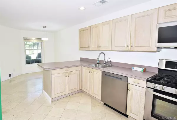Kings Park, NY 11754,3 Lakebridge DR