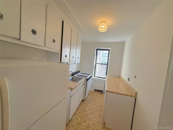 Flushing, NY 11358,170-06 Crocheron AVE #5B