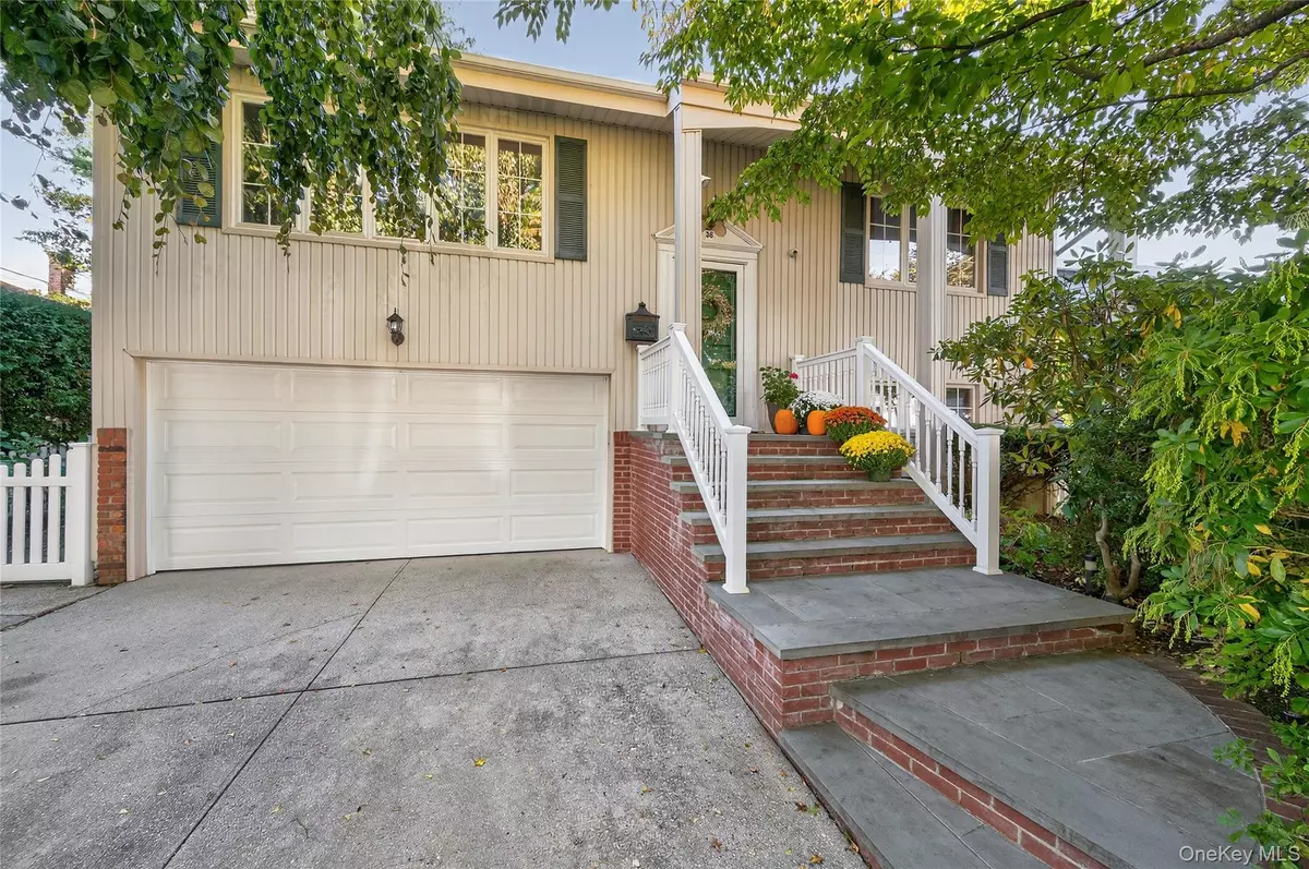 Port Washington, NY 11050,36 Fishermans DR