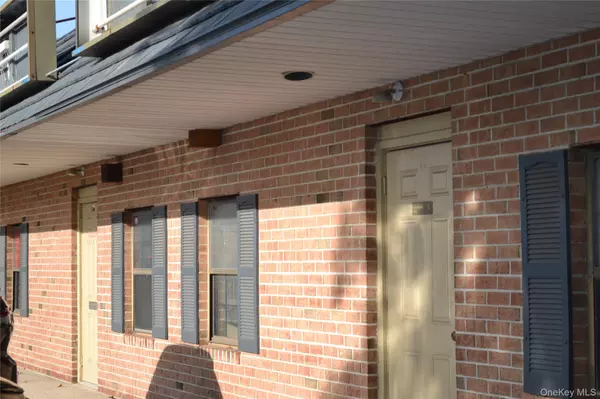 Baldwin, NY 11510,860 Atlantic AVE #4