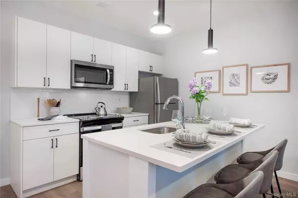 Central Islip, NY 11722,300 Carleton AVE #7213