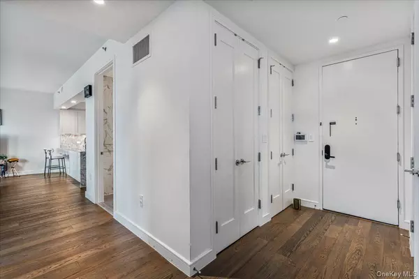 Forest Hills, NY 11375,107-06 Queens BLVD #6H