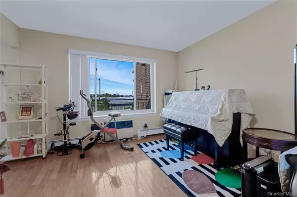 Whitestone, NY 11357,15405 Riverside DR #12B