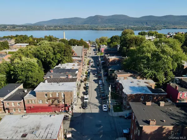 Newburgh, NY 12550,121 Renwick ST