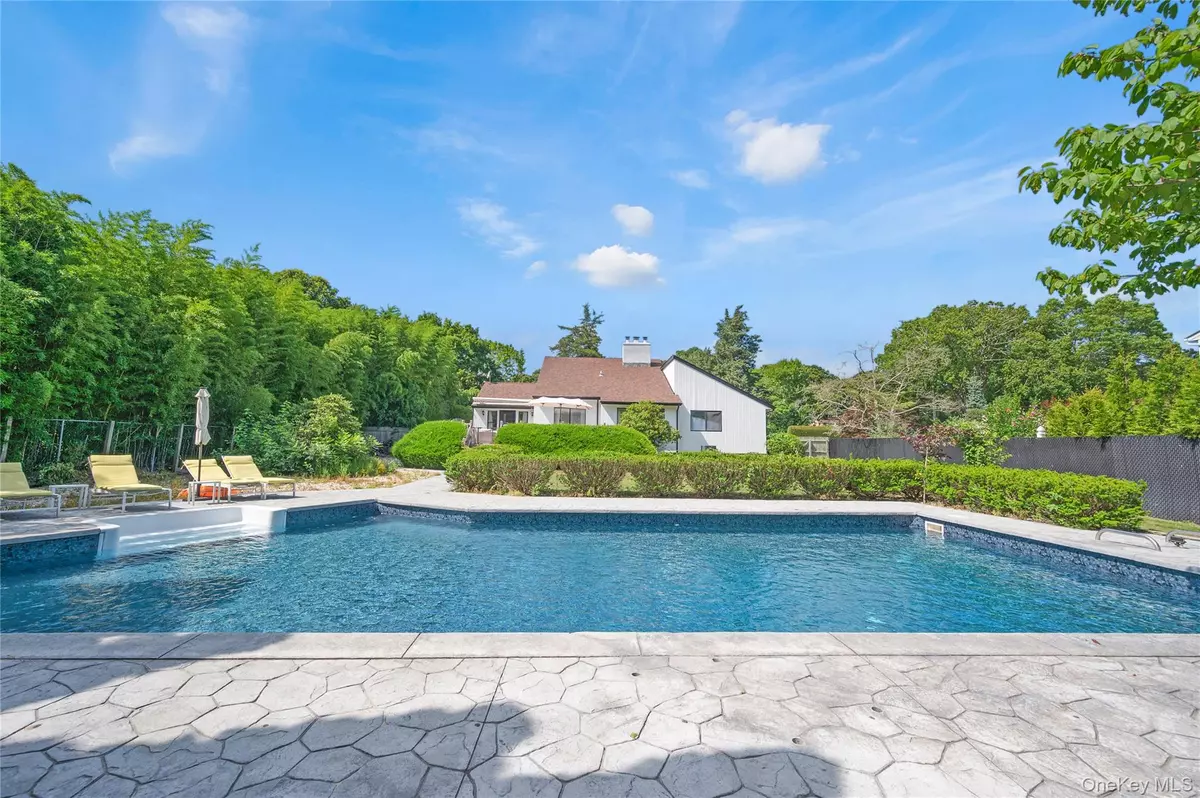 Hampton Bays, NY 11946,8 School ST