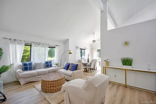 Hampton Bays, NY 11946,8 School ST