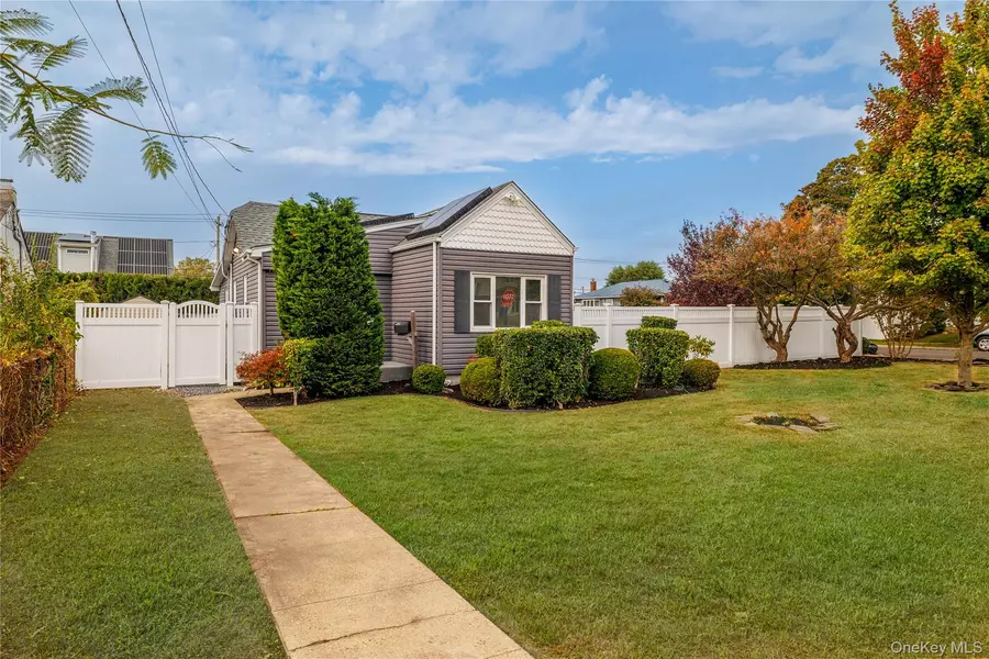 2444 Bayview AVE, Wantagh, NY 11793