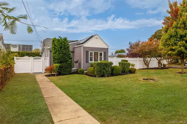2444 Bayview AVE, Wantagh, NY 11793
