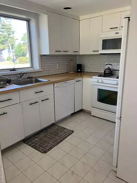 East Williston, NY 11596,389 Andrews RD