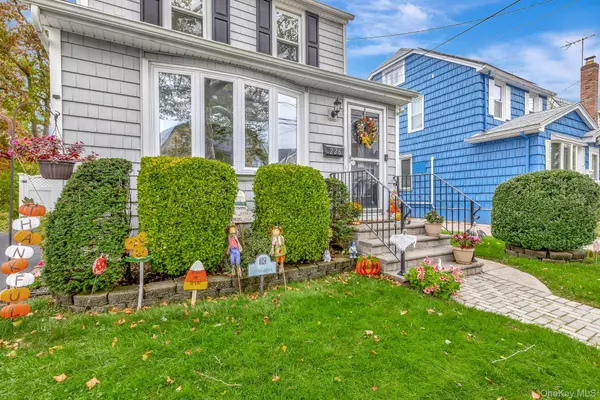 Williston Park, NY 11596,226 Park AVE