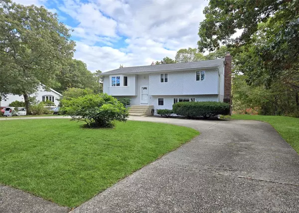 50 Hawthorne ST, Selden, NY 11784