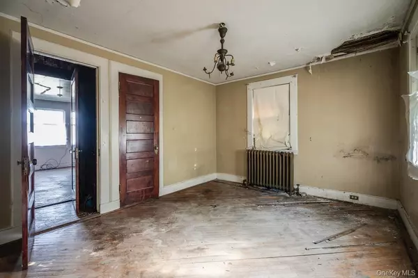 Newburgh, NY 12550,76 Leroy PL