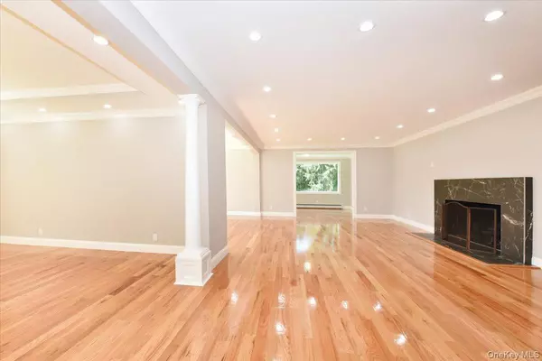 Huntington, NY 11743,87 Dunlop RD