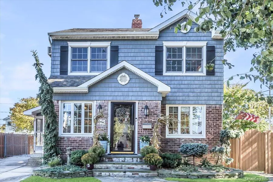 2186 McClellan ST, East Meadow, NY 11554