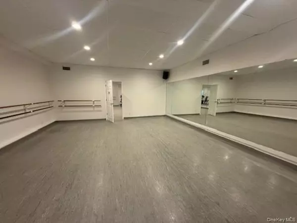 Centerport, NY 11721,102 Washington DR