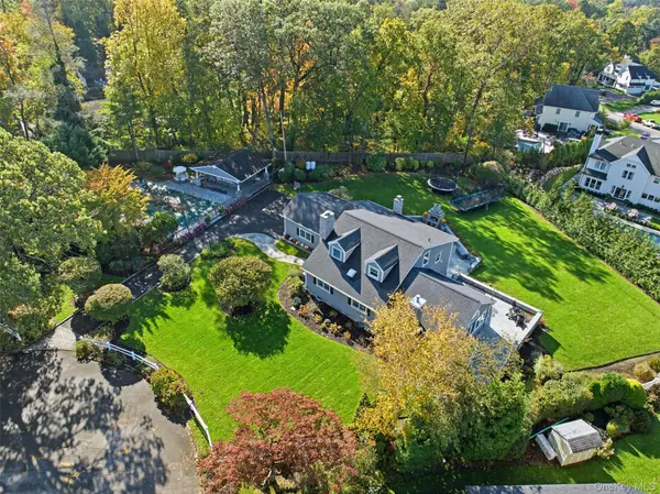 Huntington, NY 11743,17 Winchester LN