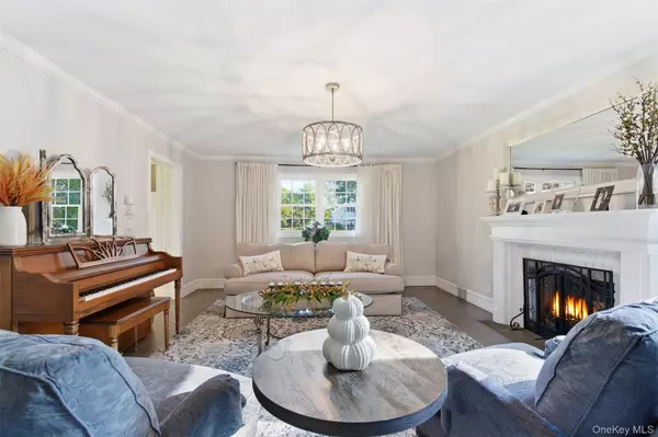 Huntington, NY 11743,17 Winchester LN