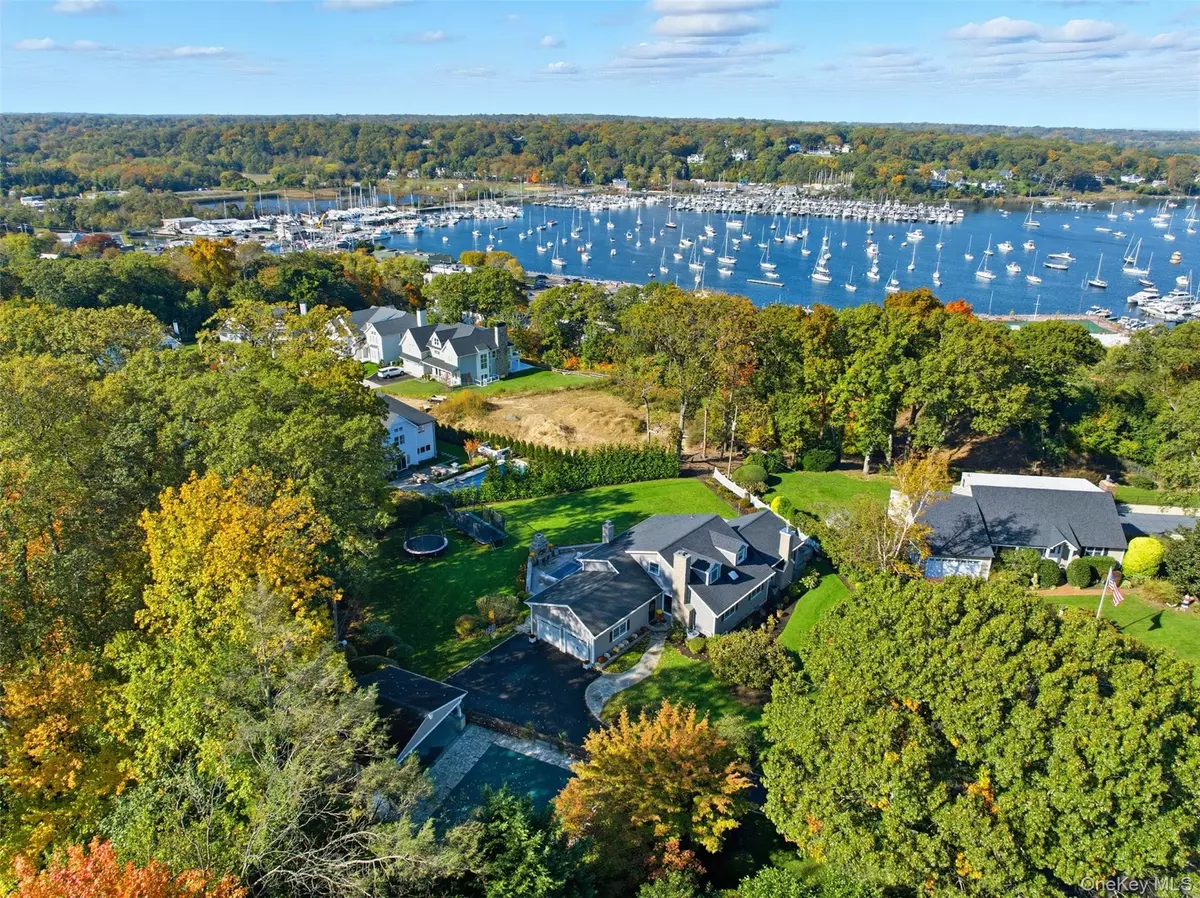 Huntington, NY 11743,17 Winchester LN