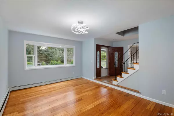 Shirley, NY 11967,561 Birch Hollow DR