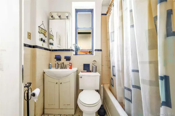 Flushing, NY 11358,167-10 Crocheron AVE #1F