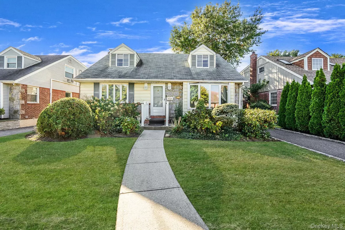 Mineola, NY 11501,43 Shortridge DR