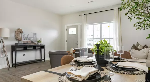 Marlboro, NY 12542,7 Hudson West DR #715