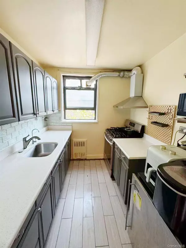 Rego Park, NY 11374,6395 Austin ST #2F