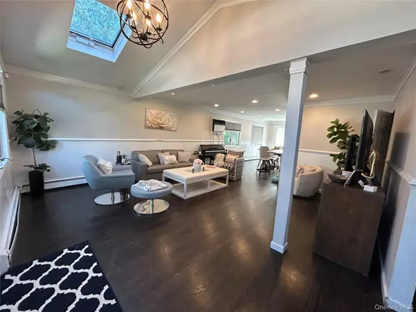 Bayville, NY 11709,6 Charles PL