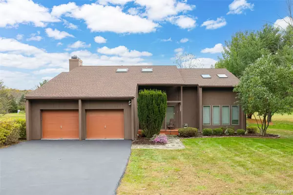 2 English WAY, Pleasant Valley, NY 12569