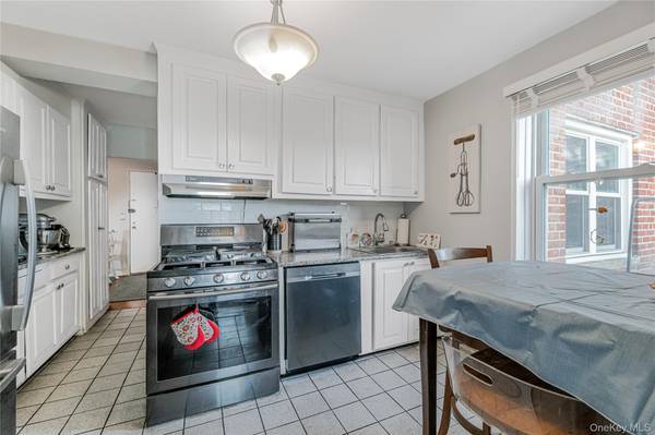 Bronxville, NY 10708,2 Bronxville RD #7C