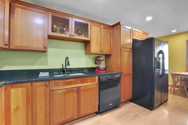 Poughkeepsie, NY 12603,10 Benton RD
